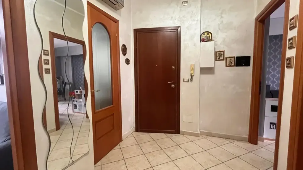 Entrée - Rearranged Apartment with Balcony in Beinasco