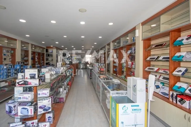 Toad - Commercial Space with Parking in Volos