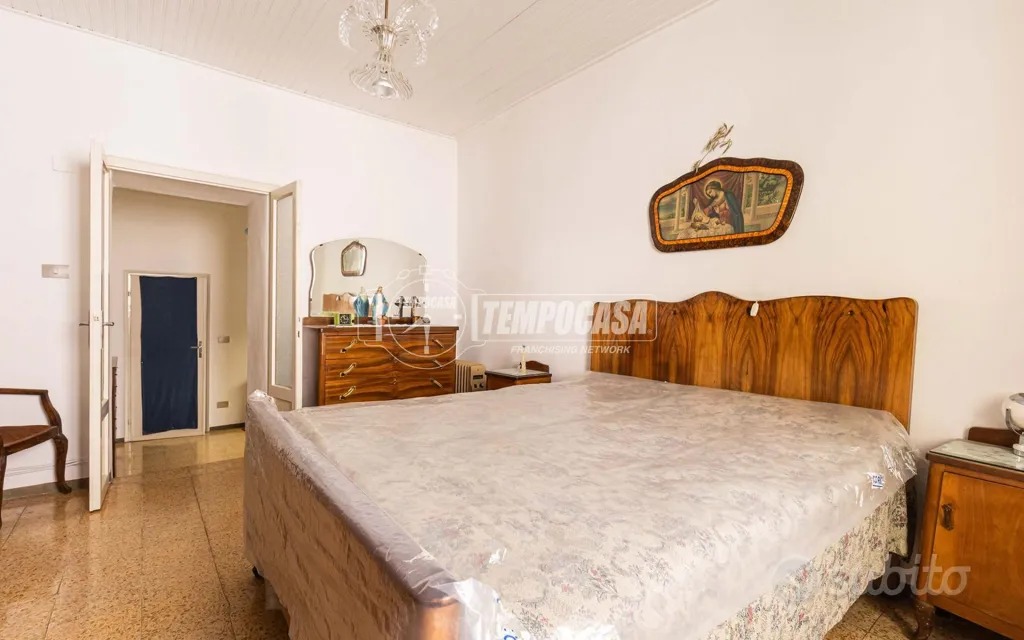 Chambres - Duplex with Commercial Space in Oggiono