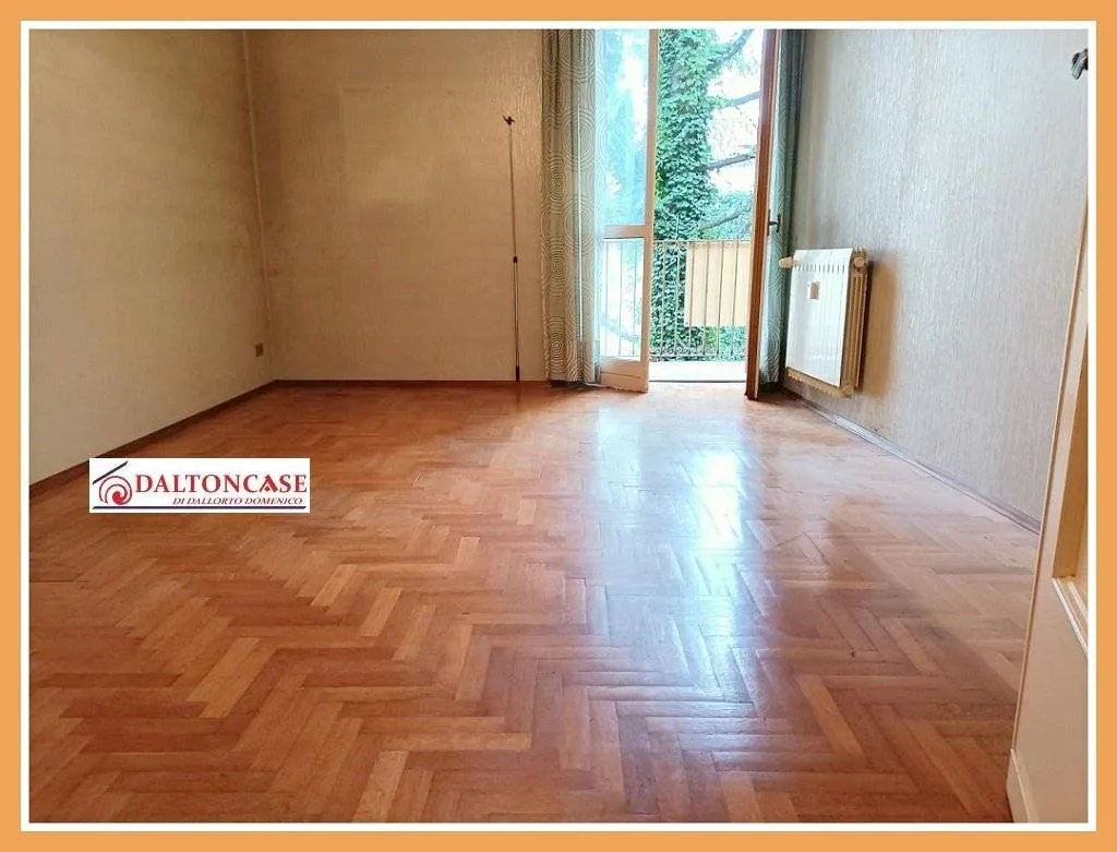 Elutuba - Spacious Apartment with Balcony in Fossano
