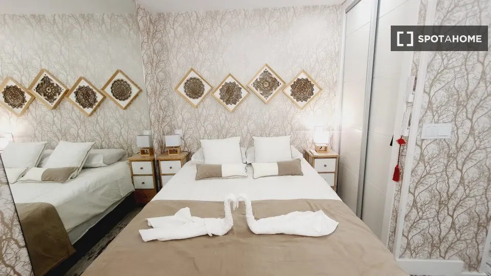 Bedrooms - Furnished Studio in Trafalgar, Madrid