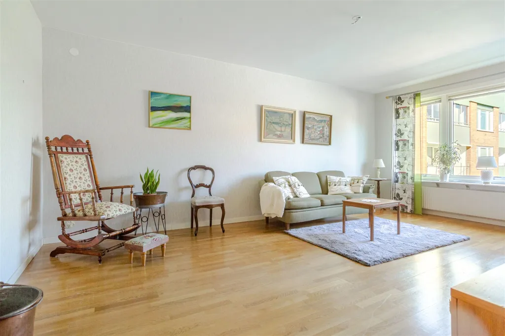 Living Room - Central 2nd Floor Flat with Balcony in Sundsvall