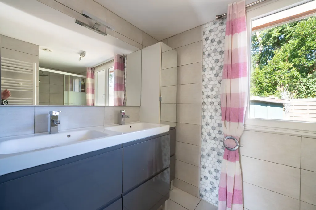 Salles de bain - Maison avec Jardin et Véranda au Teich