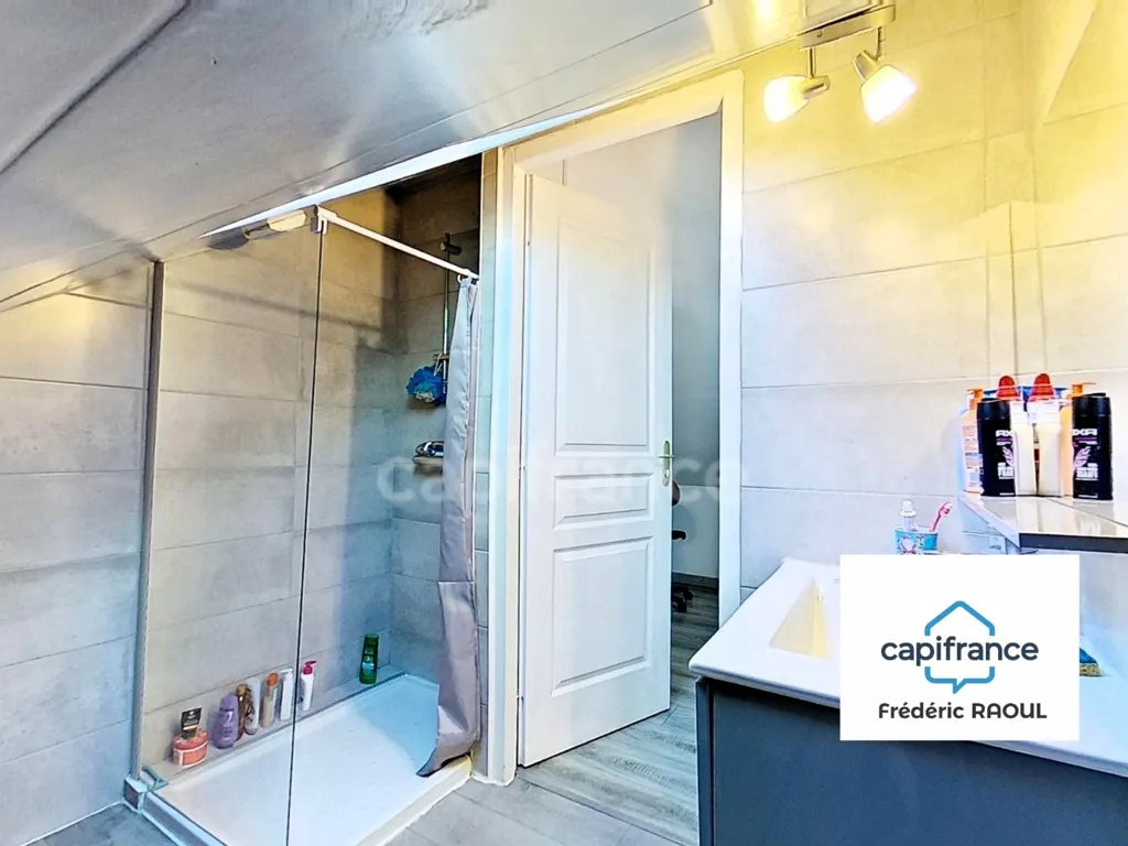 Salles de bain - Maison Récemment Construite avec Terrasse à Bourberain