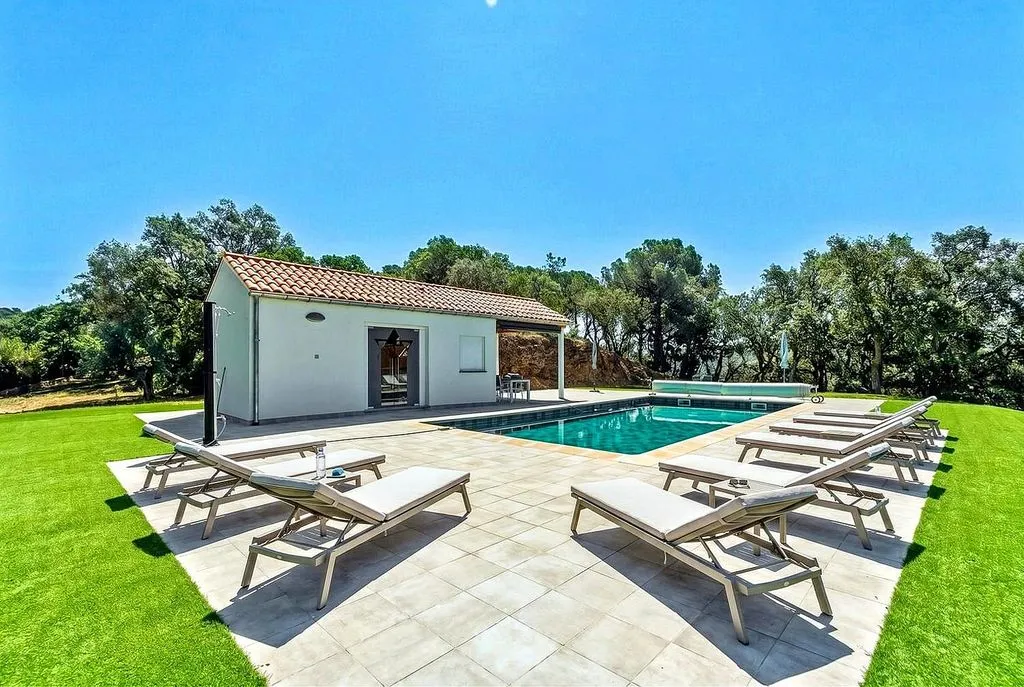 Bassein - Chalet with Pool in Afueras