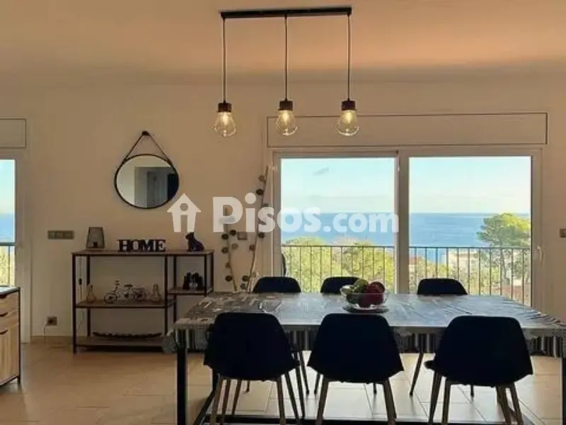 Söögituba - Apartment with Sea View in Llançà