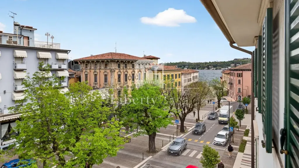 Balcony - Rustic Lake View Apartment in Salò