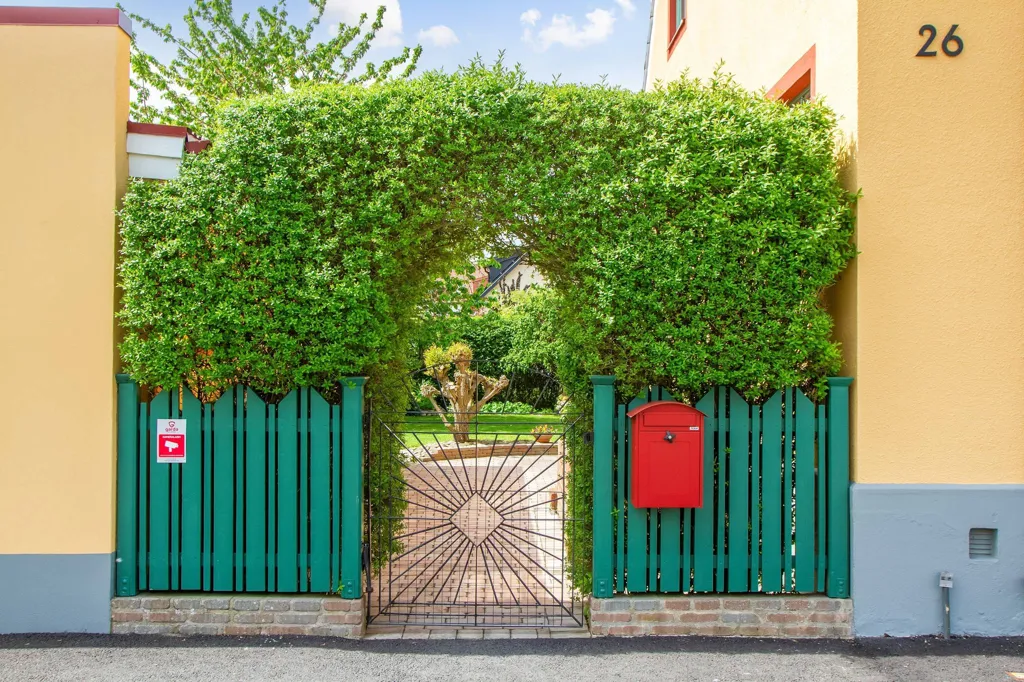 Jardin - Classic 1928 Villa with Garden in Tomelilla