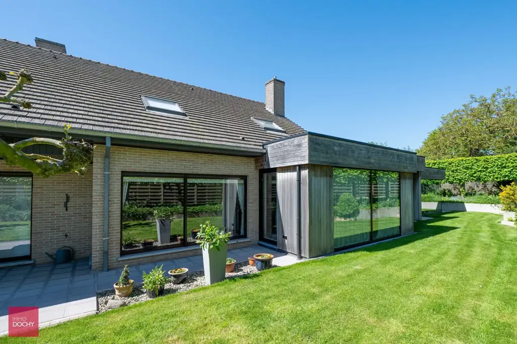 Välivaade - Spacious Villa with Indoor Pool in Suburb