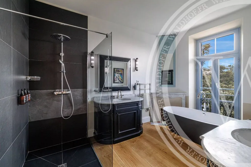 Salles de bain - Hôtel Particulier Luxueux avec Vue Mer à Cannes