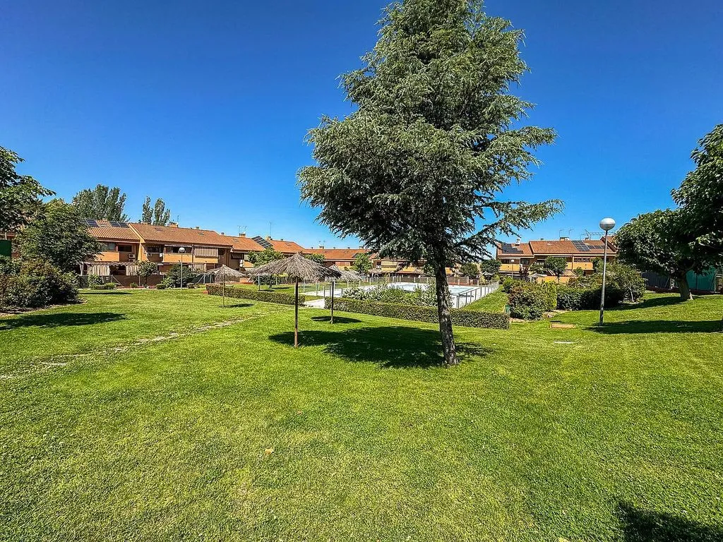 Aed - Pareded Chalet with Pool in Coimbra