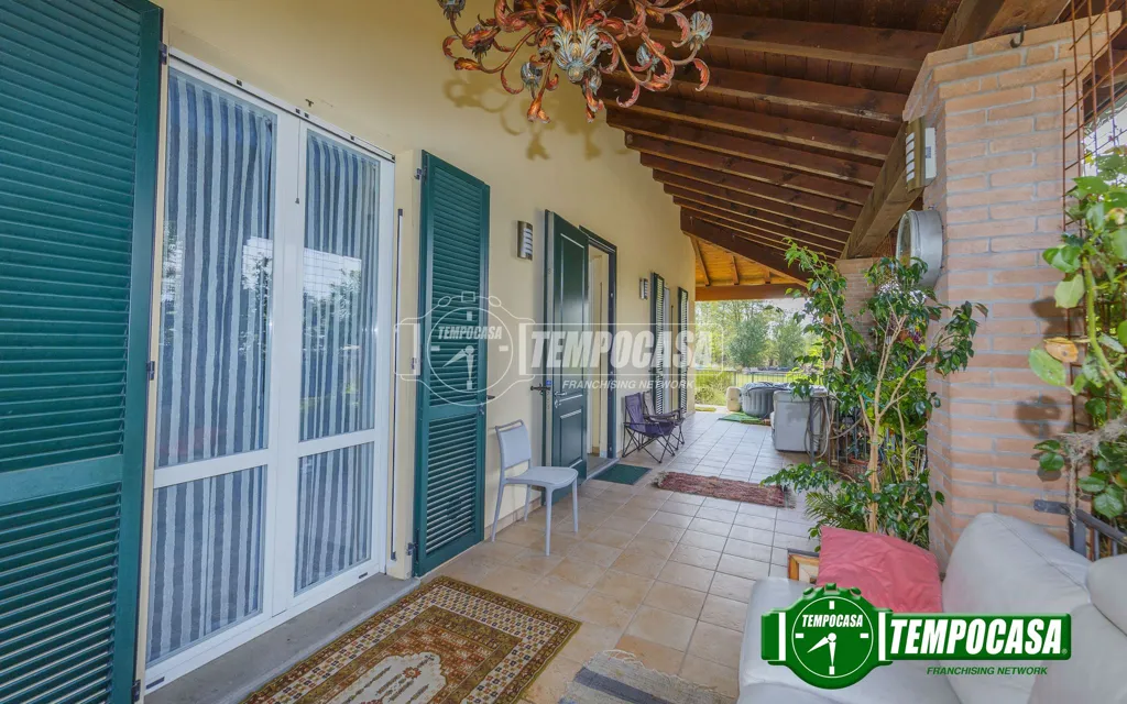 Terrasse - Modern Villa with Garden in Piacenza