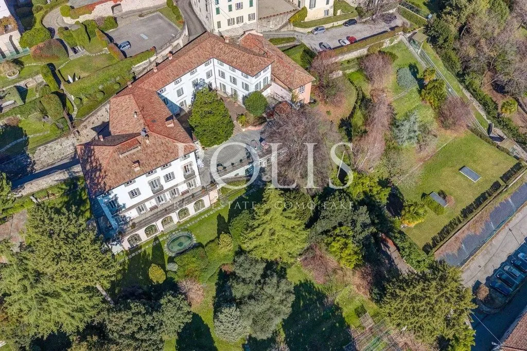 Õhuvaade - Historic Villa with Lakeside Views in Como