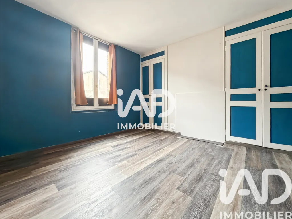 Toad - Charming 5-Bedroom Apartment in Sens