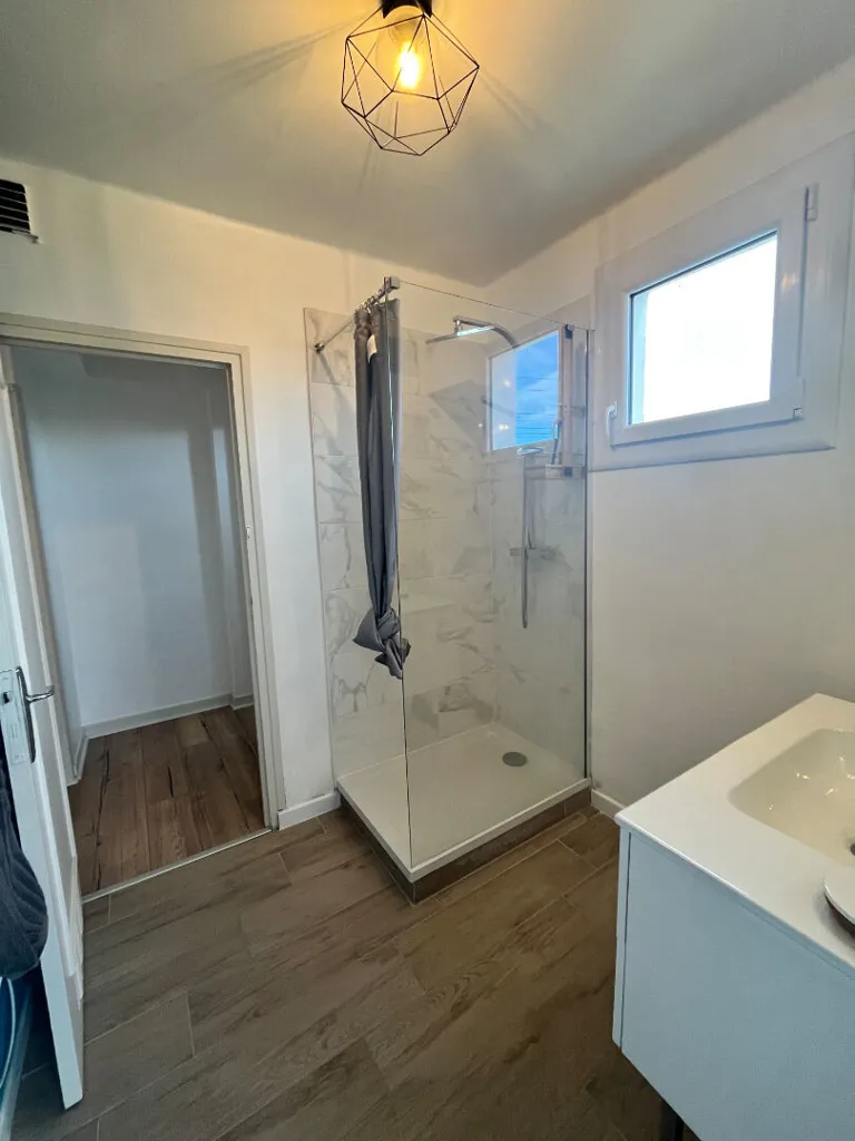 Salles de bain - Appartement T2 au Dernier Étage à Saint-Brieuc