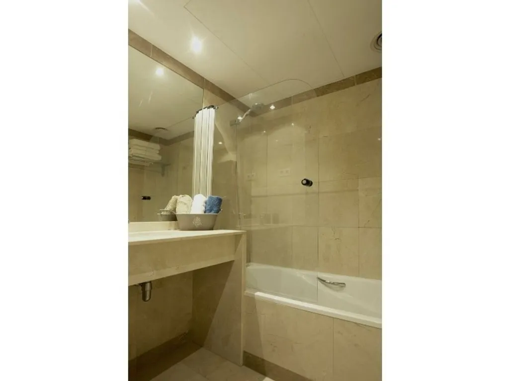Salles de bain - Luxury Apartment with Panoramic Views in Barcelona