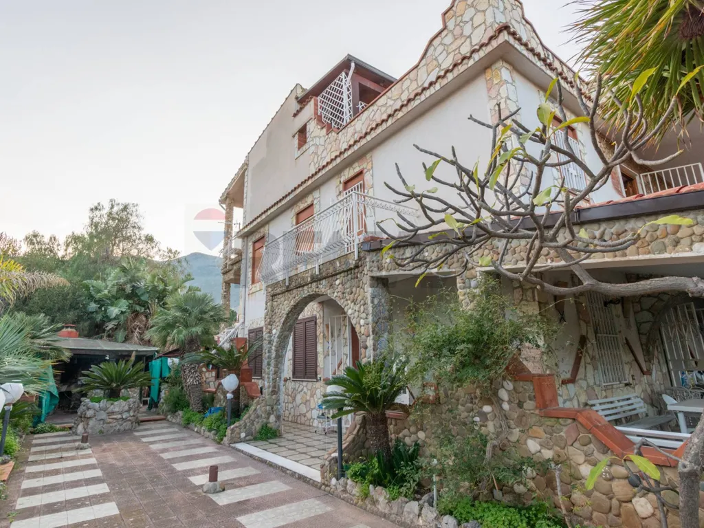 Extérieur - Villa with Garden and Terrace in Carini