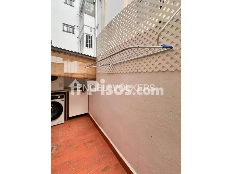 Pesuköök - Modern Flat with Patio in Mestalla, Valencia