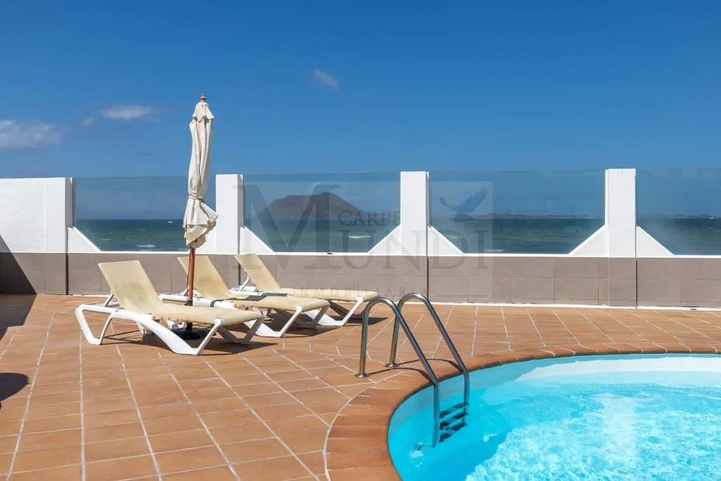 Bassein - Renovated Villa with Rooftop Terrace in Corralejo