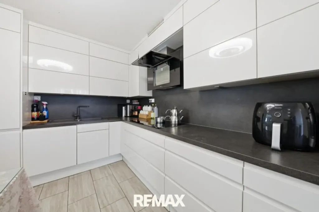 Cuisine - Multi-Unit House with Expansion Potential in Haschendorf