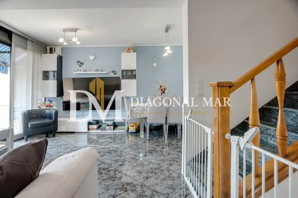 Living Room - Apartment with City View in Nou Barris