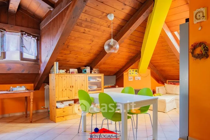 Söögituba - Two-Level Apartment with Balcony in Busca