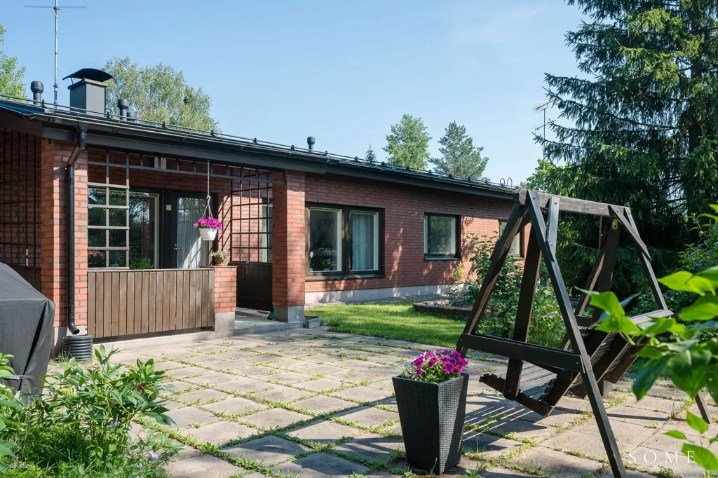 Jardin - Spacious Detached House with Garden in Tuusula