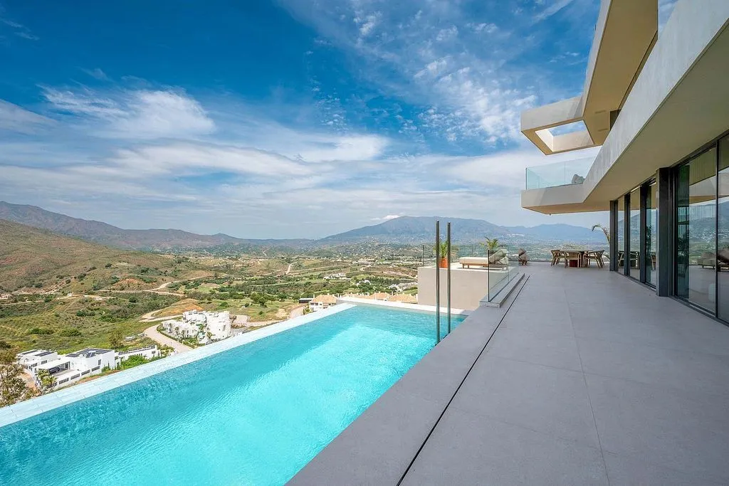 Bassein - Passivhaus Villa with Infinity Pools in La Cala Golf