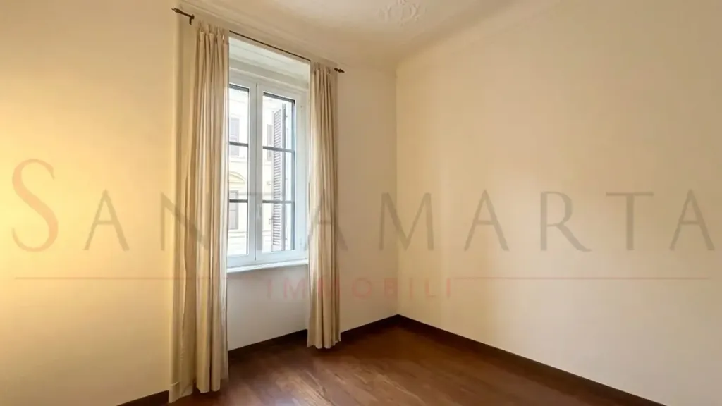 Toad - Rented Triplex with Parquet Floors in Milan