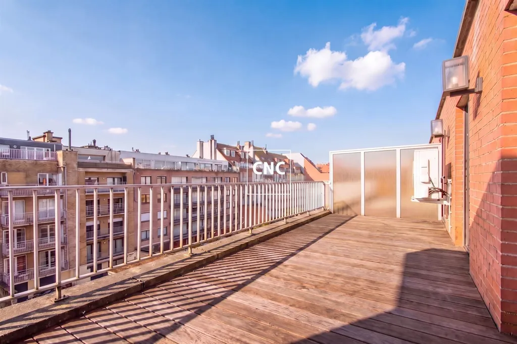 Balcon - Penthouse Rénové avec Terrasses Spacieuses près du Front de Mer