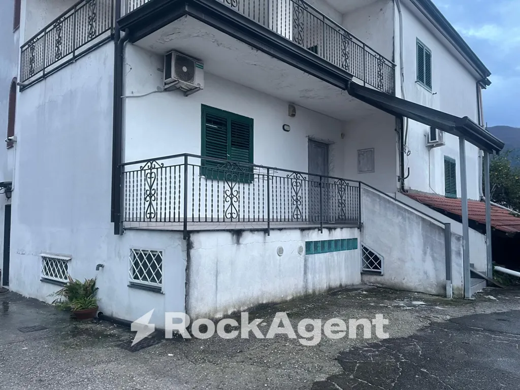 Välivaade - Twin-Occupancy Flat with Balcony in Angri