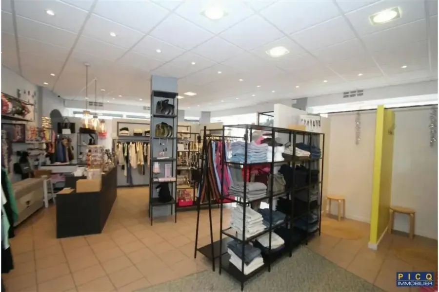 Pièces - Local Commercial à Tournai