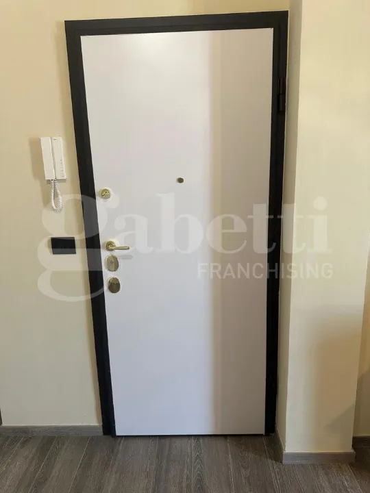 Esik - Rear-Facing Triplex in Turin