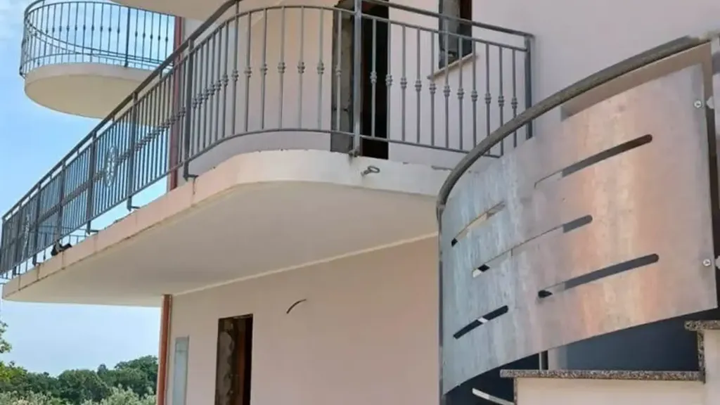 Balcon - Three-Room Apartment with Parking in Vasto