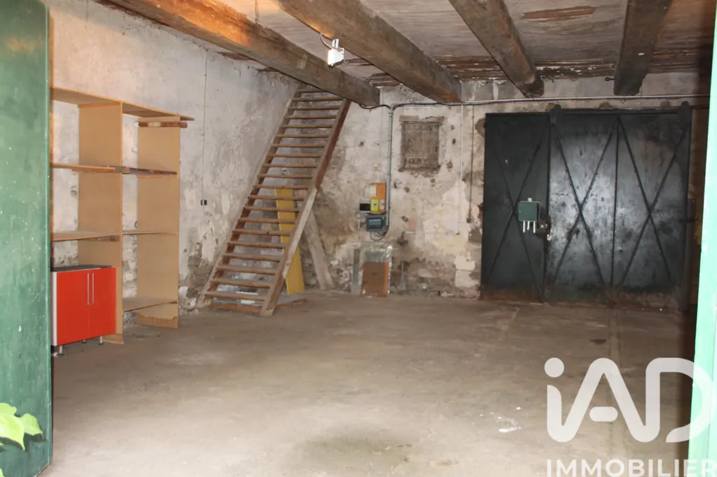 Garage - Maison de Caractère avec Piscine à Adissan