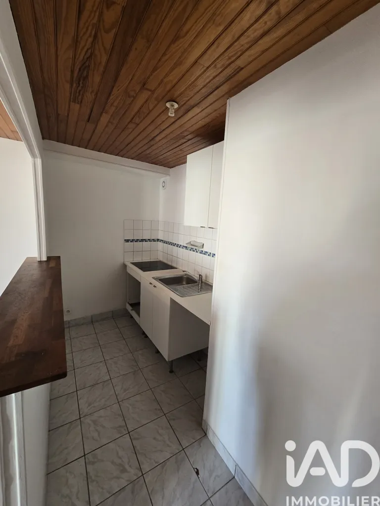 Köök - Charming 2-Bedroom Apartment in Coulommiers