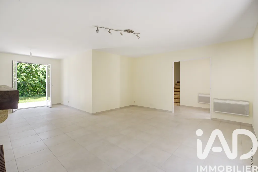 Living Room - Charming House with Garden in Péchabou