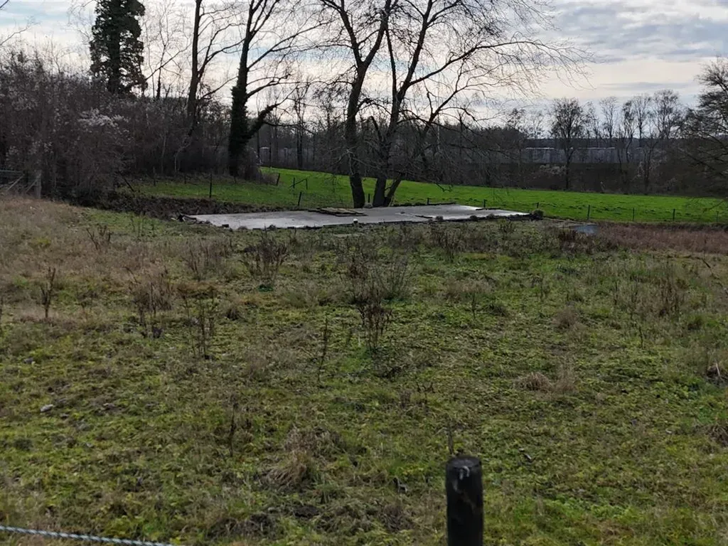 Garden - Buildable Plot with Undercroft in Saint-Denis