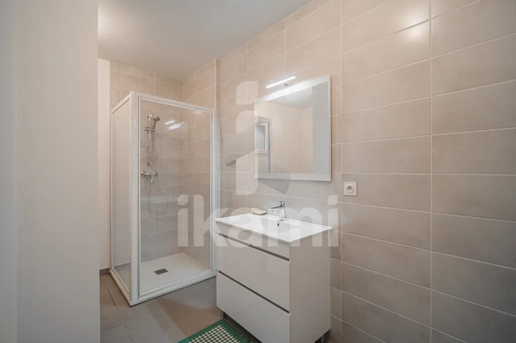 Salles de bain - Appartement Duplex T5 avec Balcon à Voiron