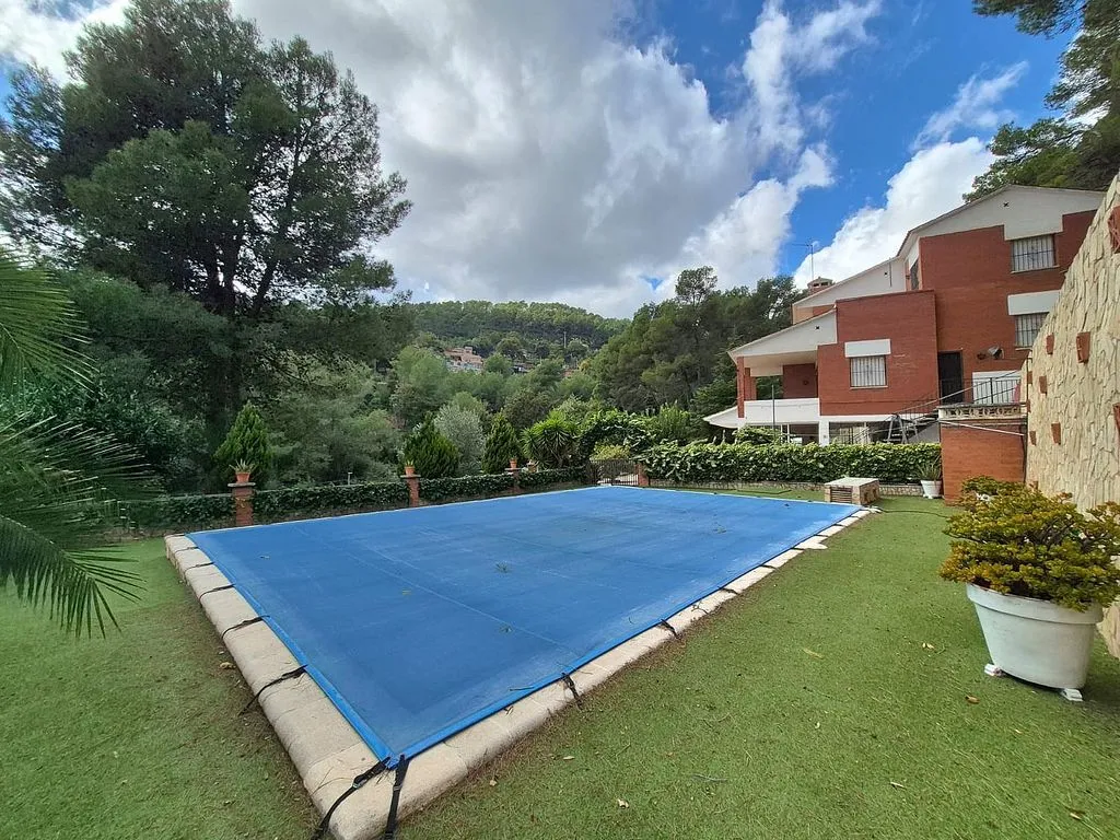 Bassein - Chalet with Pool and Terrace in Cervelló