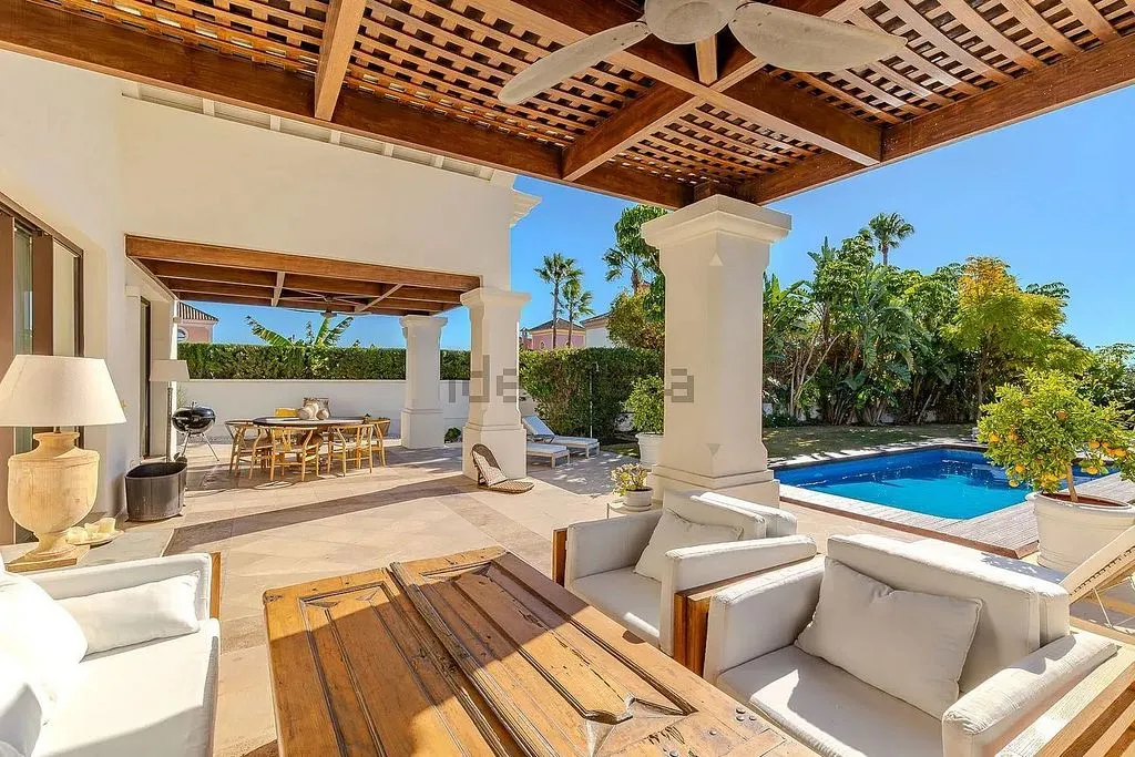 Terrass - Luxury Villa with Pool in Marbella's Golden Mile