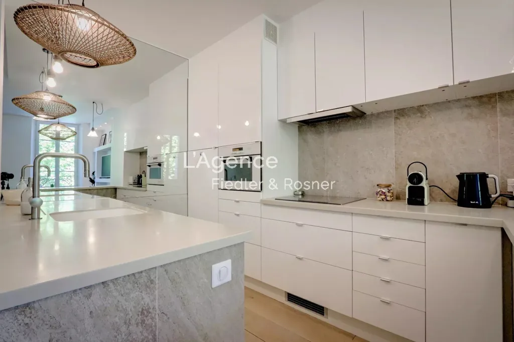Cuisine - Appartement Luxe avec Vue sur Place des Lices à Saint-Tropez