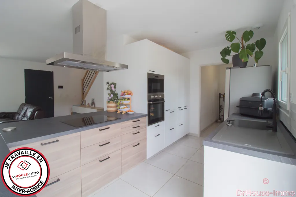 Cuisine - Maison Contemporaine avec Vue sur les Champs à Beynes