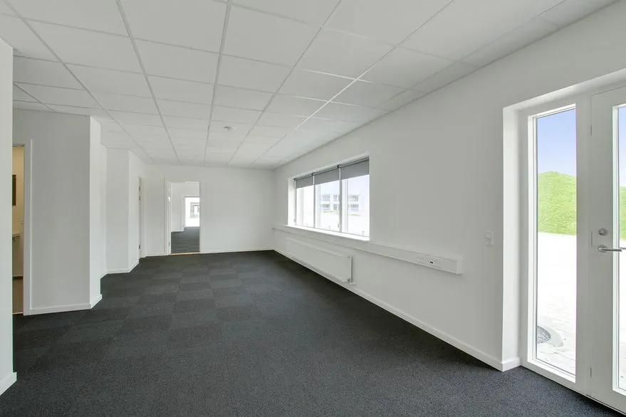 Bureau - Efficient Business Premises with Shared Cold Storage in Silkeborg