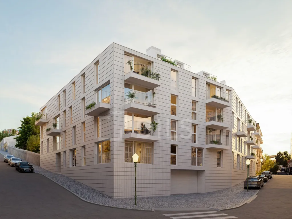 T2 Apartment with Balcony in Alcântara, Lisbon