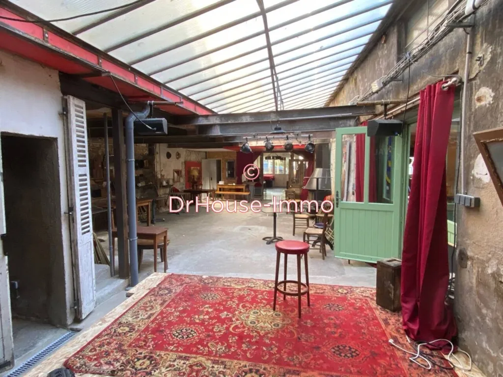 Garaaž - Vintage House with Garden in Town Centre