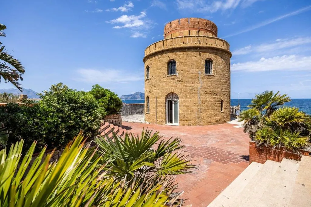 Extérieur - Beachfront Villa with Historic Character in Palermo