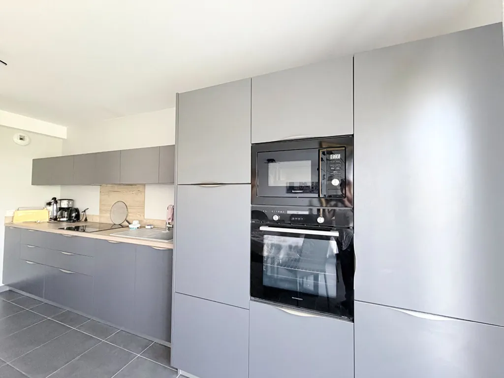 Kitchen - Bright T3 Apartment with Terrace in Pessac Centre
