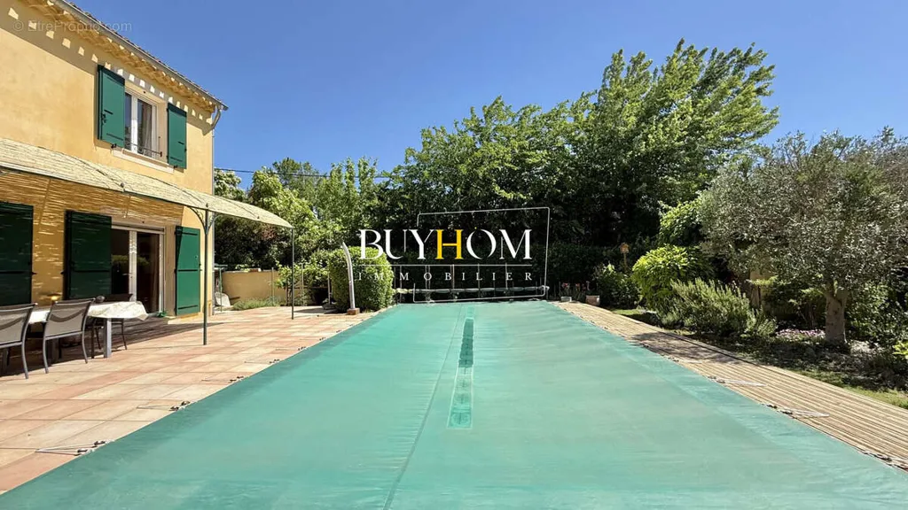 Piscine - Villa Familiale avec Piscine au Partage des Eaux à L'Isle-sur-la-Sorgue