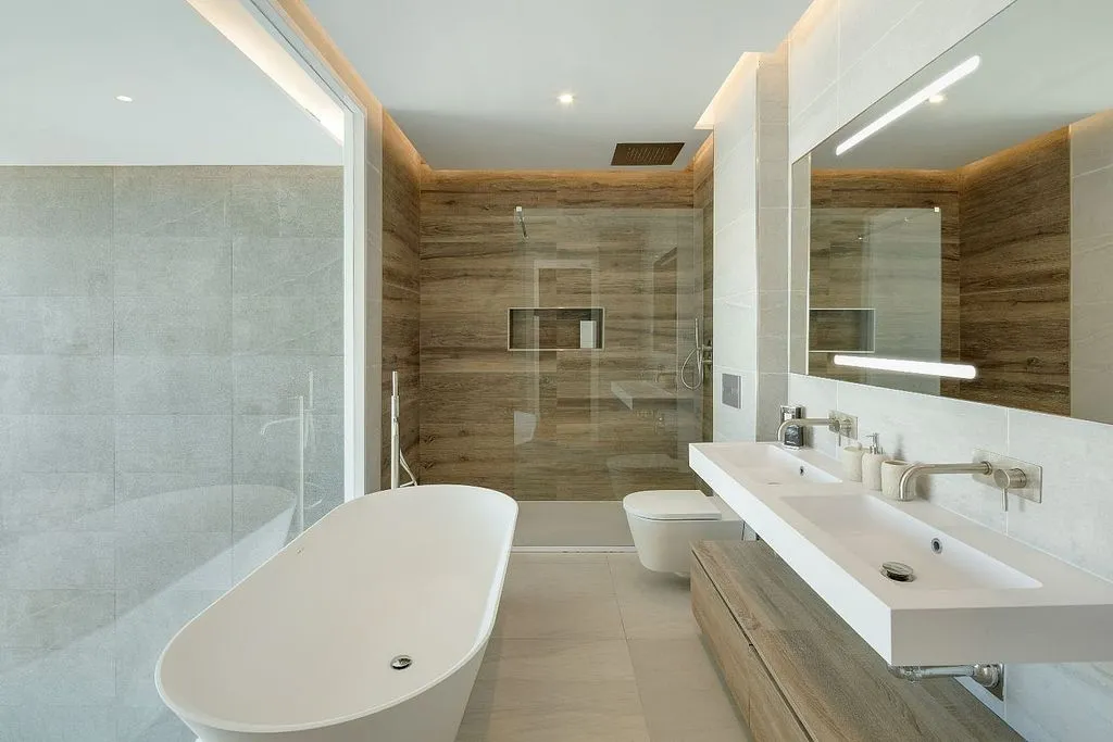 Bathrooms - Penthouse with Pool in Marbella